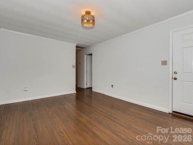 Building Photo - 5113 Valley Stream Rd