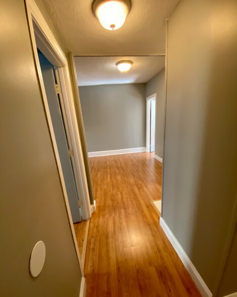 Building Photo - 1862 Beacon St