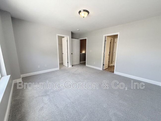 Building Photo - 1057 Woodbury Falls Dr