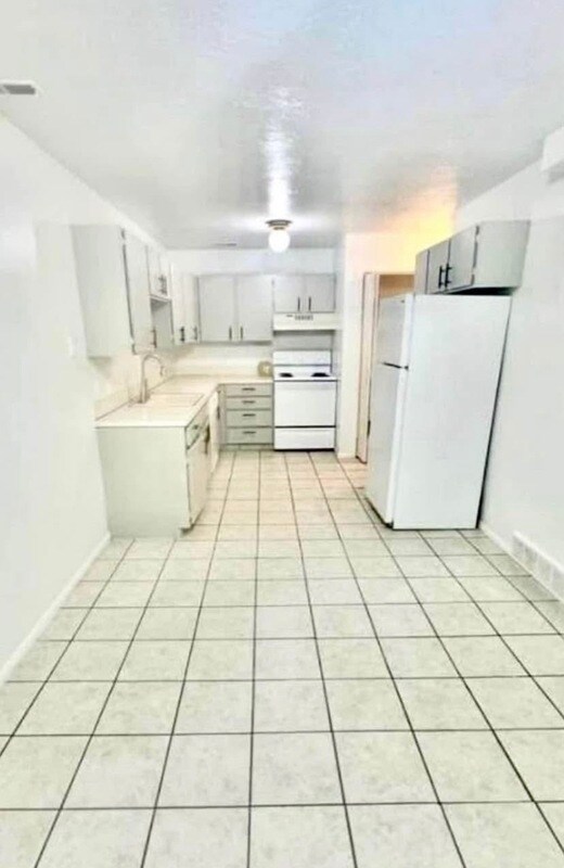Building Photo - 672 W 700 S