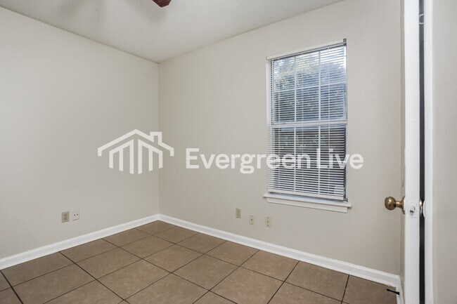 Building Photo - 5841 Hickory Cmns