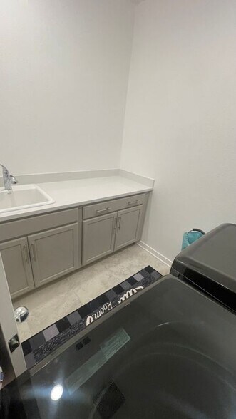 Building Photo - 5301 E Commerce Way