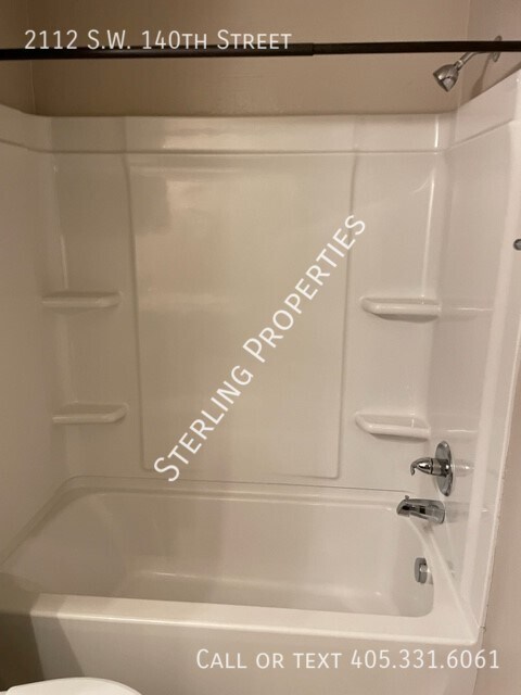 Building Photo - 2112 SW 140th St