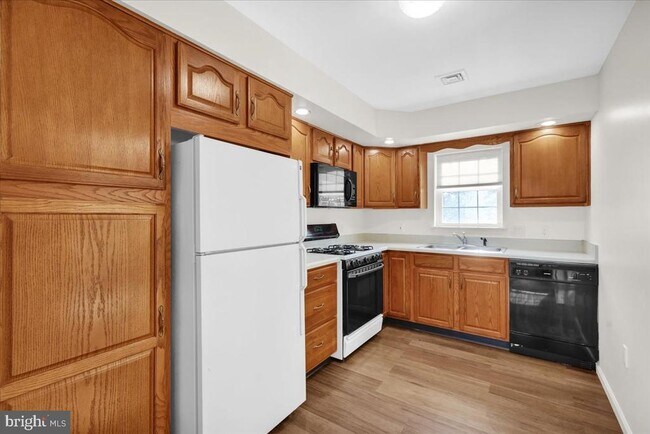 Building Photo - 630 Pine St