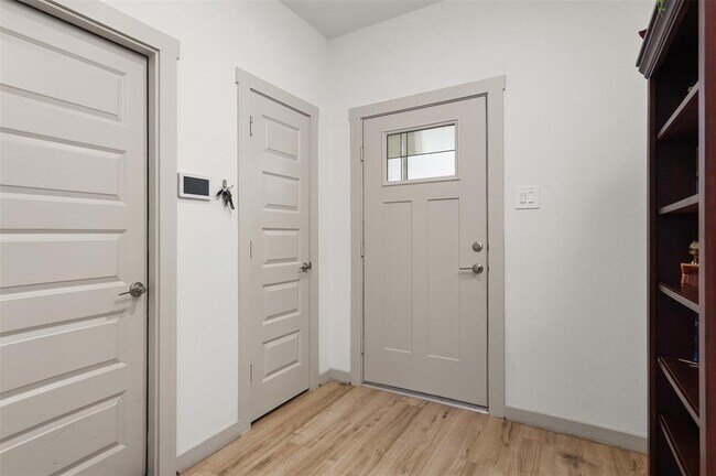 Building Photo - 2709 Golden Palms Ln
