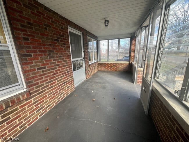 Building Photo - 982 Dan St