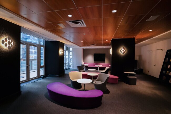 Building Photo - 350 W 43rd St