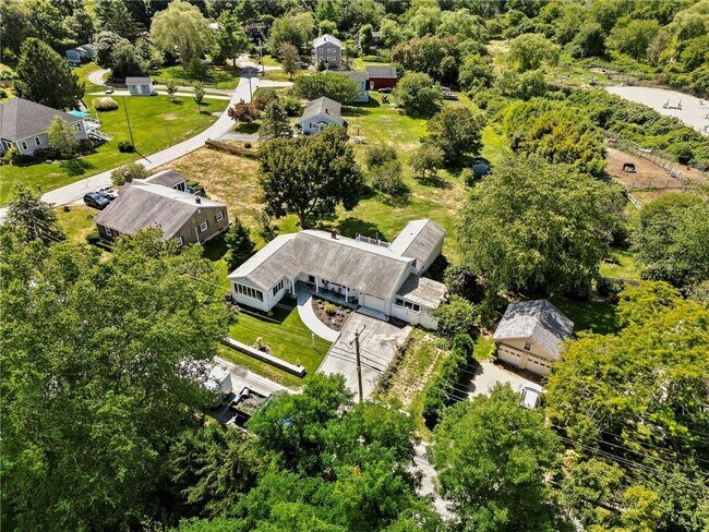 Building Photo - 331 Third Beach Rd