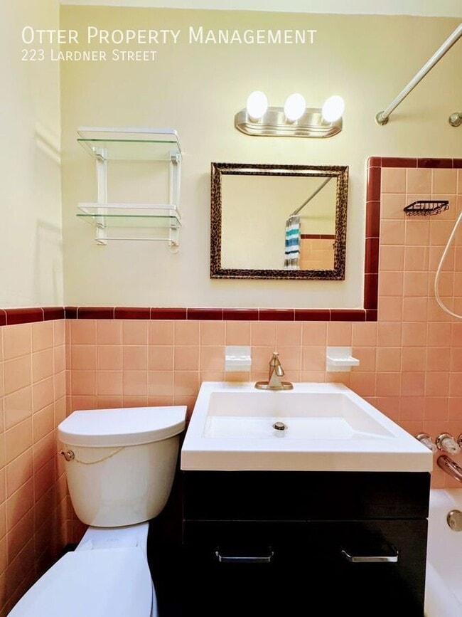 Building Photo - 223 Lardner St