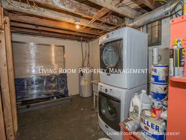 Building Photo - 1417 NE Stanton St