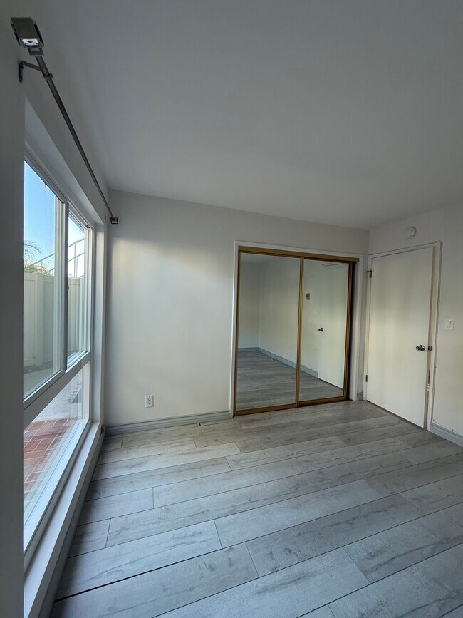 Building Photo - 1214 Rutland Rd