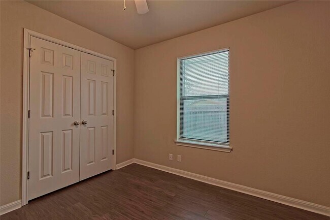 Building Photo - 1002 Drover's Cove