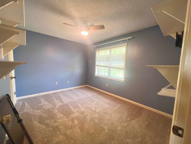 Building Photo - 7849 Meadow Trail Dr