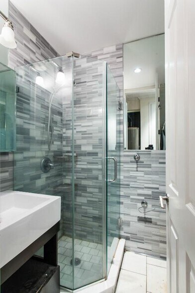 Building Photo - 326 E 35th St