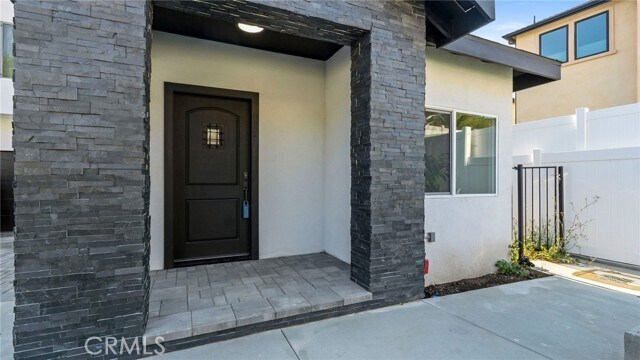 Building Photo - 420 S Hill St