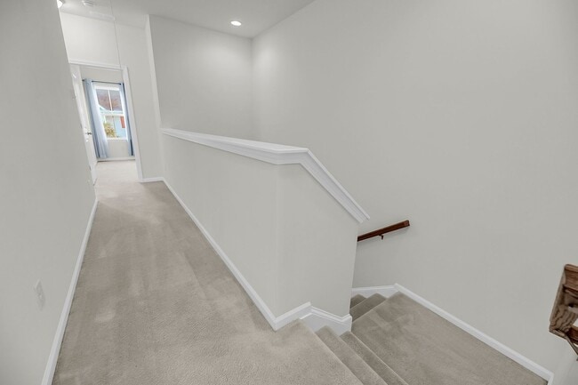Building Photo - 544 McLernon Trce