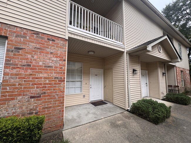 Building Photo - 900 Dean Lee Dr