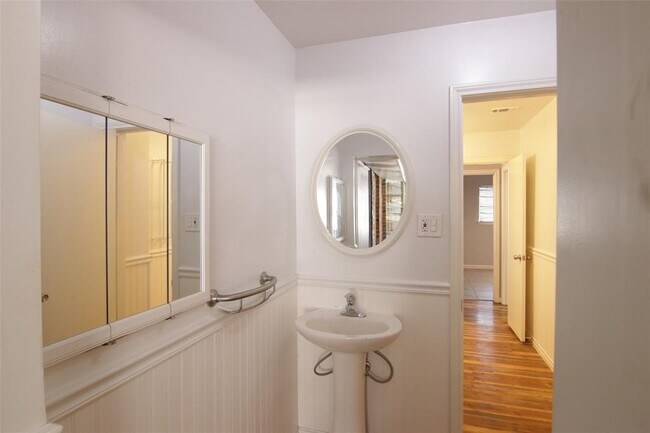 Building Photo - 2111 Adams St