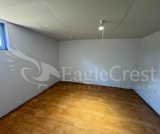 Building Photo - Charming 2-Bedroom Home with Modern Finishes & Open Yard