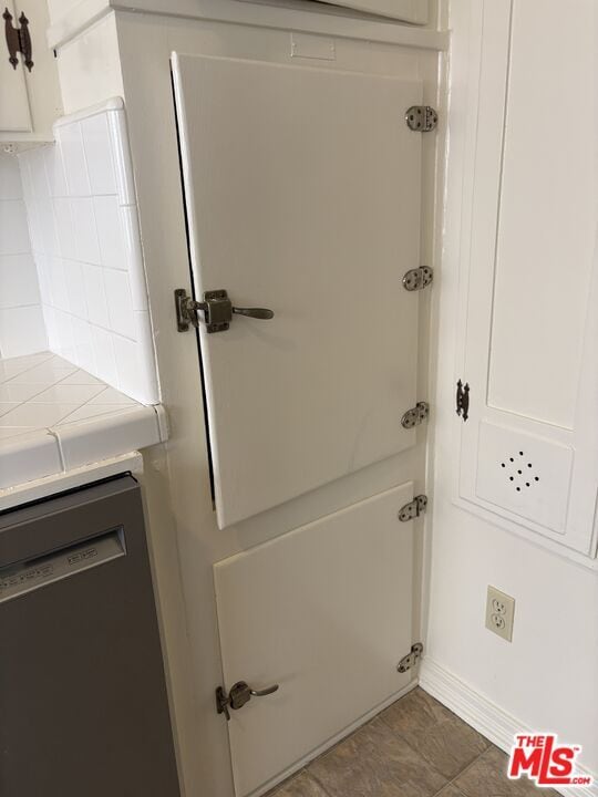 Building Photo - 351 N Gardner St