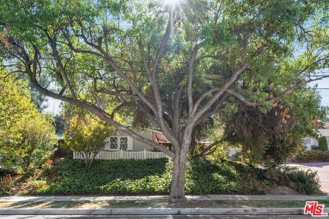 Building Photo - 5824 Laramie Ave