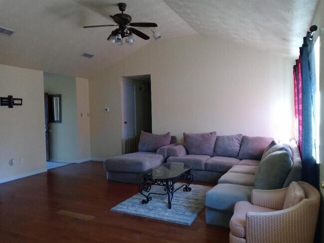 Building Photo - 2810 Goldspring Ln