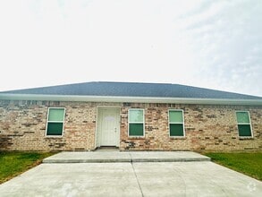 Building Photo - 2310 Timberlane Dr