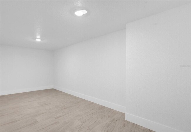 Building Photo - 5851 SE Drew Rd