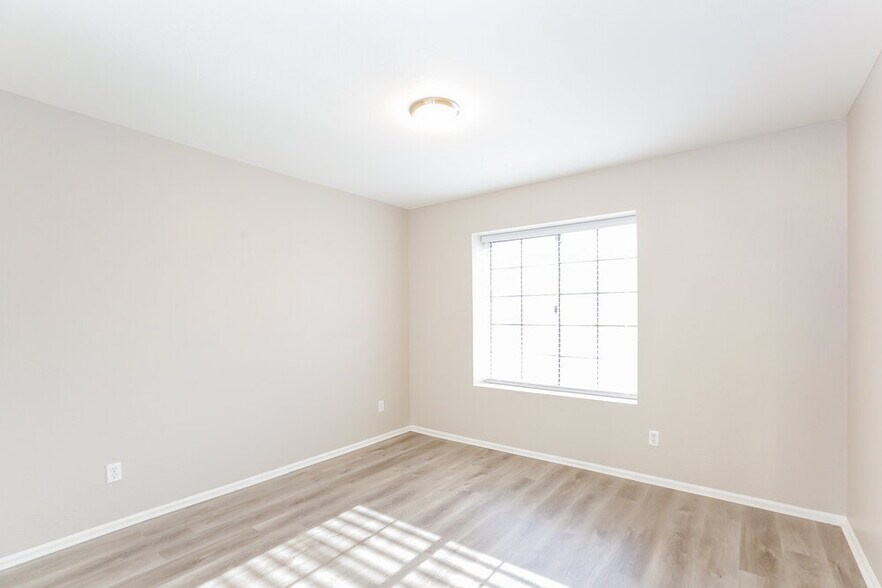 Building Photo - 7586 W Montebello Ave