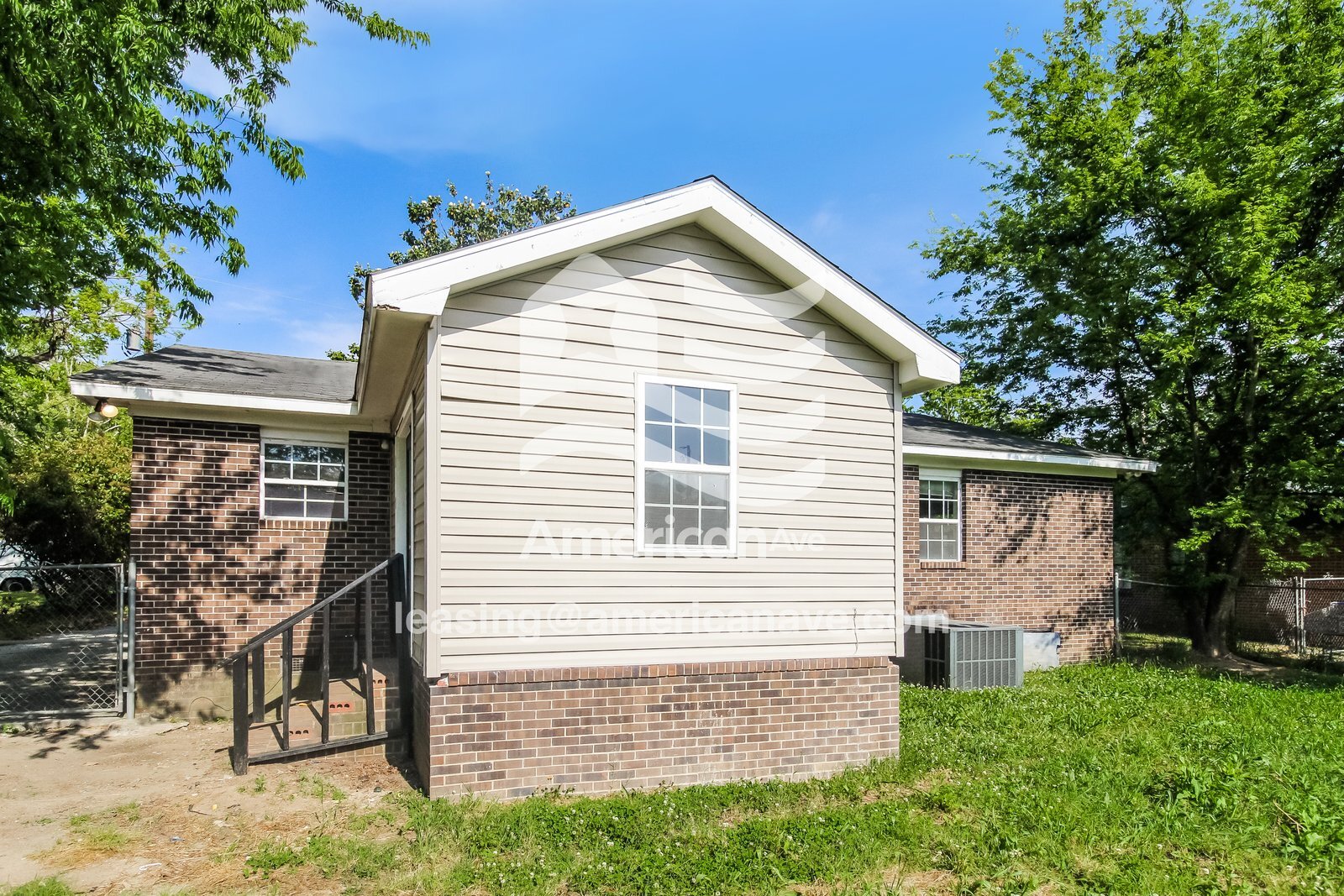 Building Photo - 425 Petunia Ave