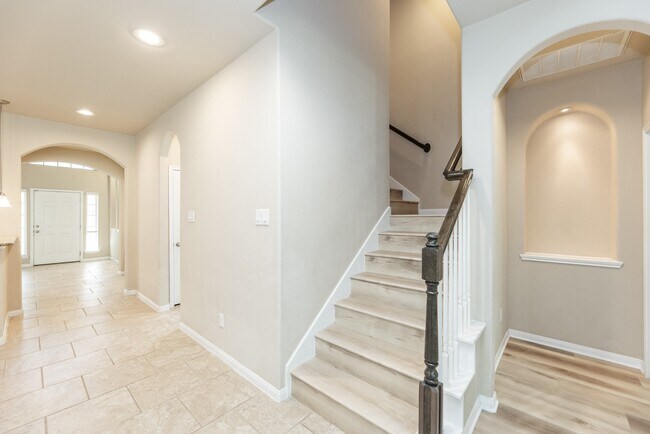 Building Photo - 2414 Garden Falls Dr