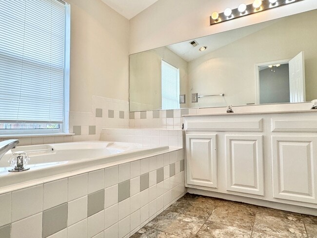 Building Photo - STAFFORD TOWNHOUSE - HANDY TO QUANTICO, SH...