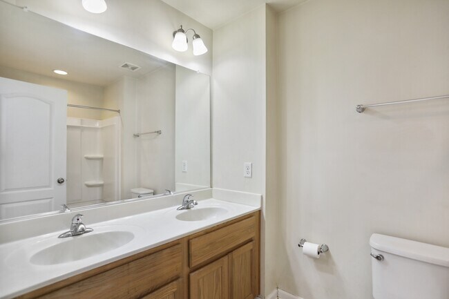 Building Photo - 18 Chillingham Ct