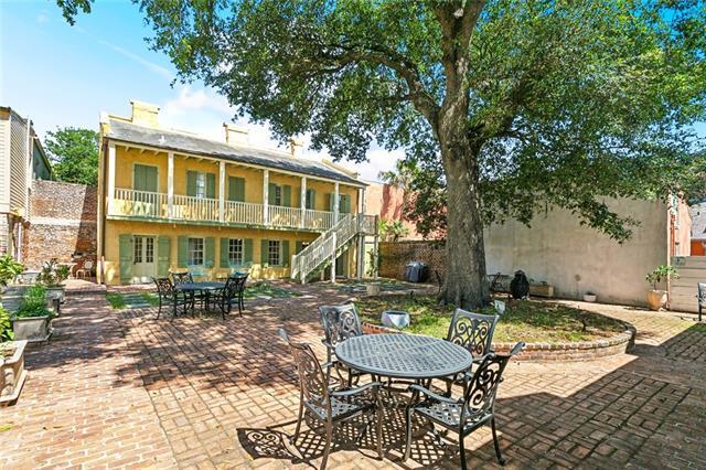 Building Photo - 821 Dauphine St