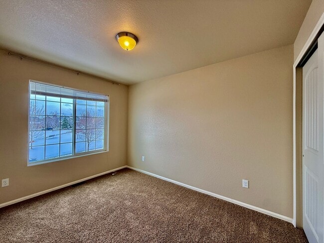 Building Photo - Amazing Views with this 3 bed, 2.5 bath Townhome