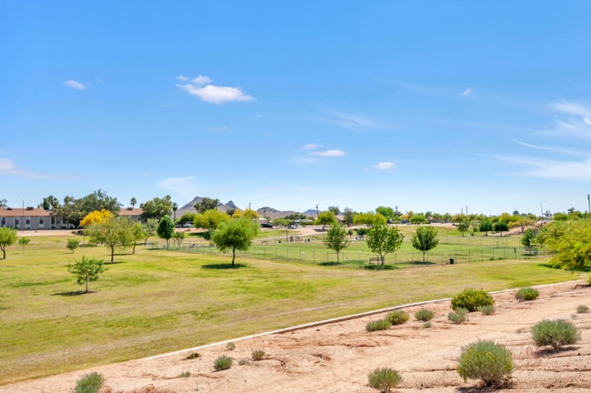 Building Photo - 2515 E Villa Maria Dr