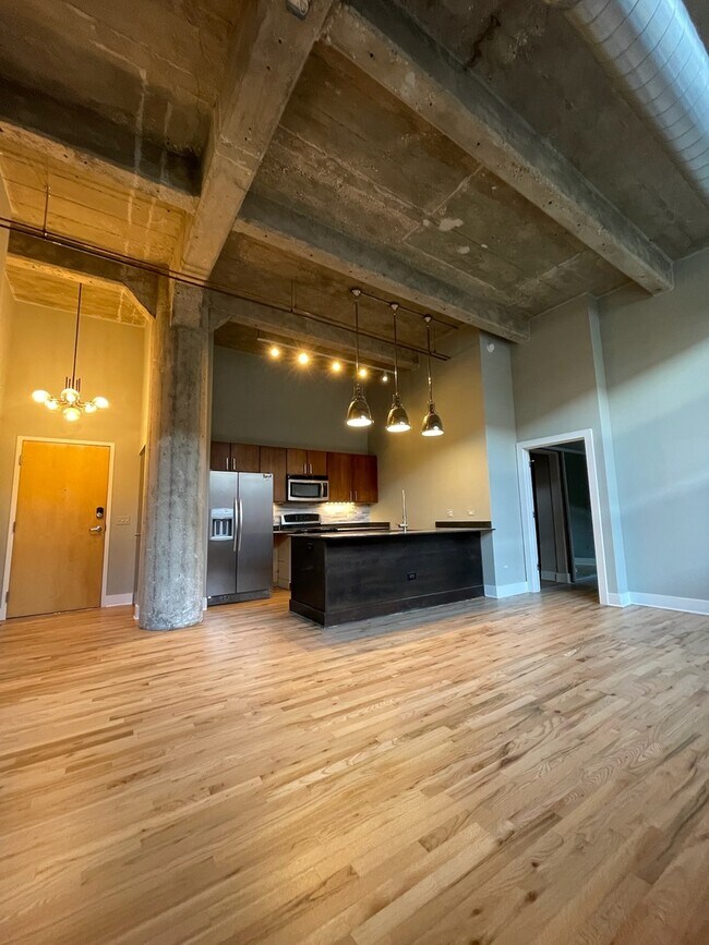 Building Photo - 1735 N Paulina St
