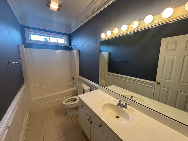 Building Photo - 3 Bed 2 Bath Home on Greenville Loop