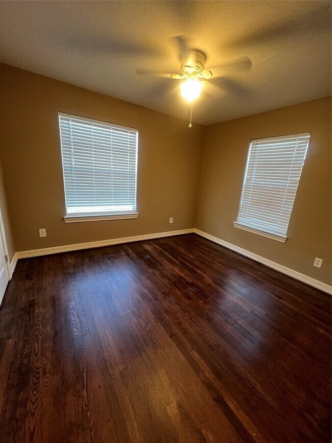 Building Photo - 230 Burress St