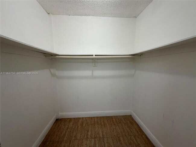 Building Photo - 13685 NE 10th Ave