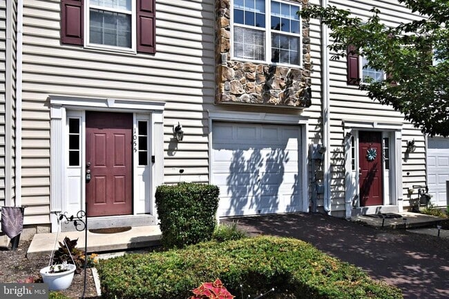 Building Photo - 1055 Balley Dr