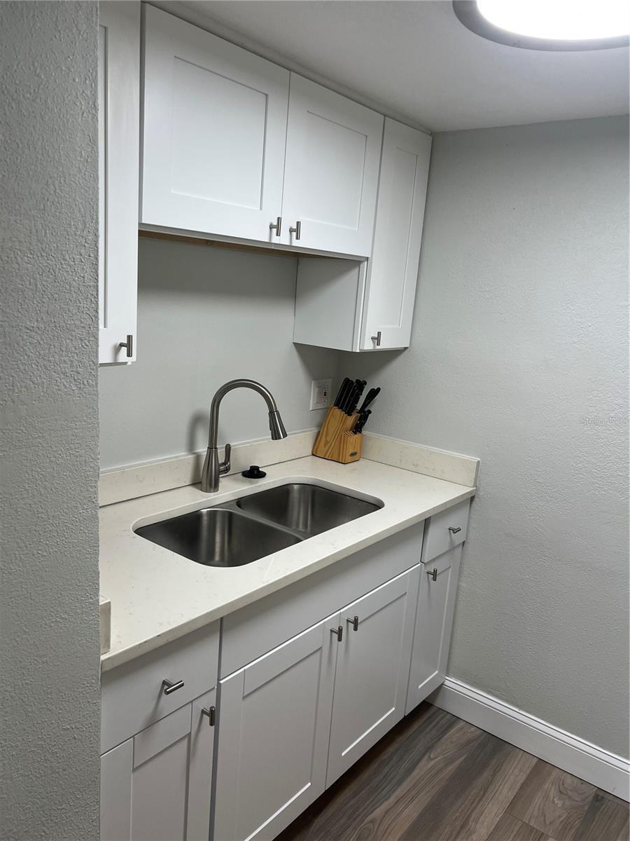Building Photo - 4141 Dolphin Dr