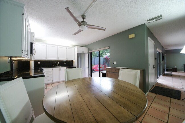 Building Photo - 1700 Embassy Dr