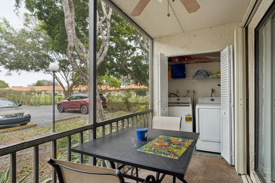 Building Photo - 9930 Pineapple Tree Dr