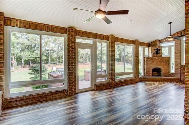 Building Photo - 8005 Weddington Downs Dr