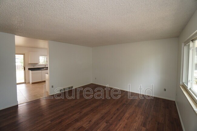 Building Photo - 11536 E Center Dr