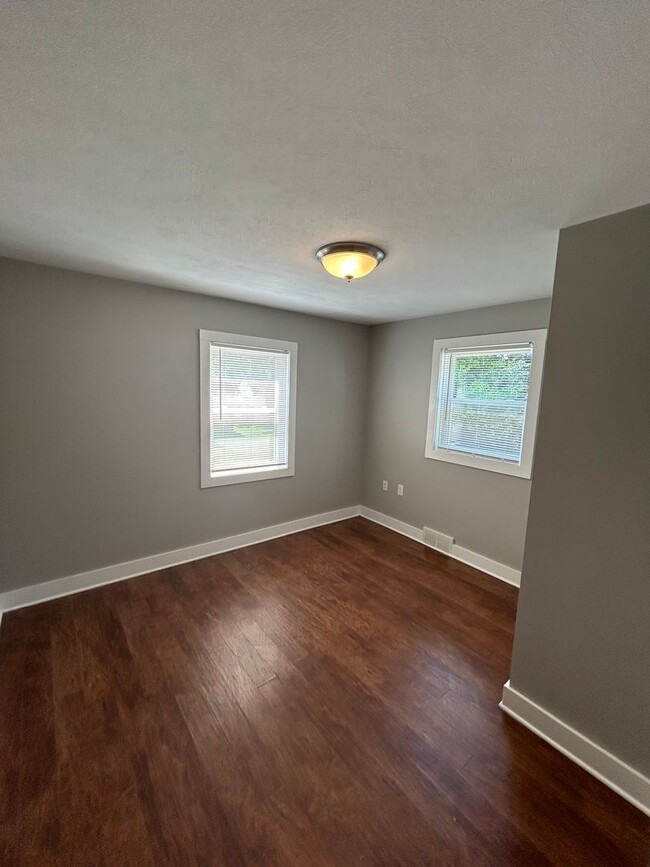 Building Photo - Cozy 3BR Home with Modern updated in Hopew...