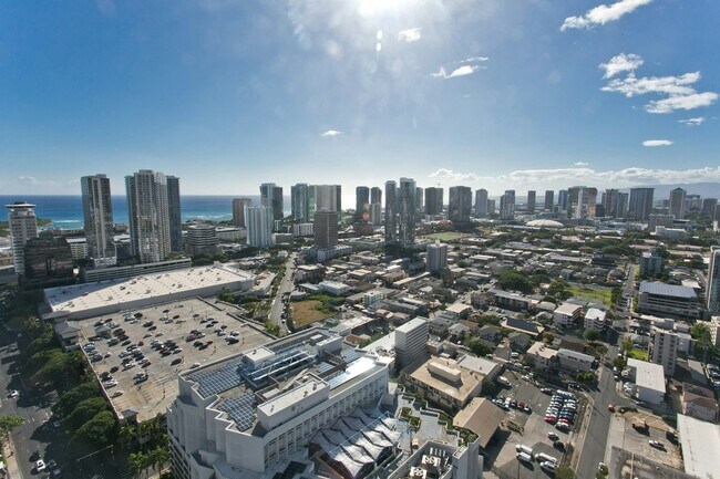 Building Photo - 1515 Liona St