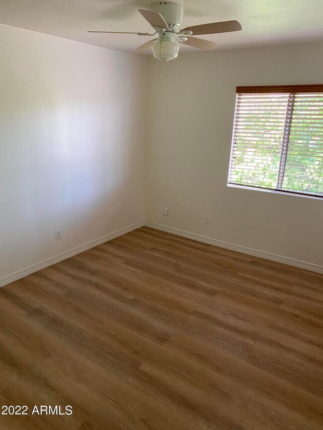 Building Photo - 2312 W Lindner Ave