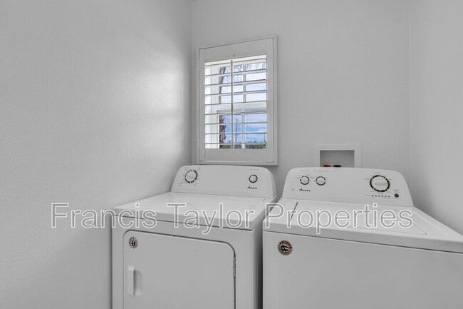 Building Photo - 401 Whitby Gn